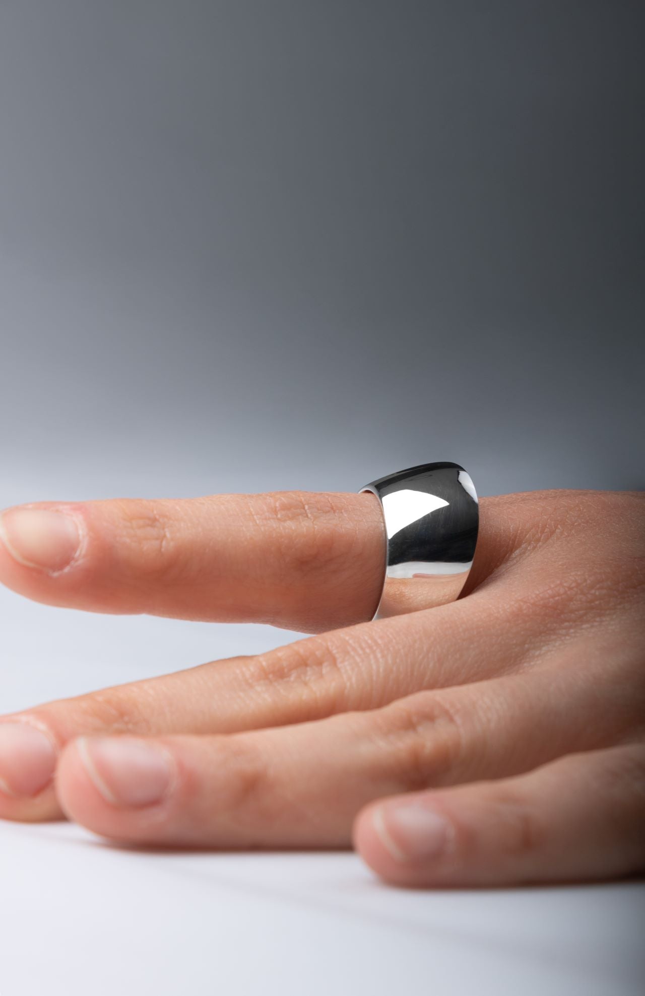 BOLD CURVE RING