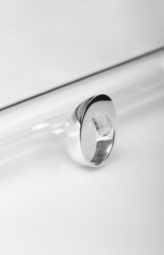 BOLD CURVE RING