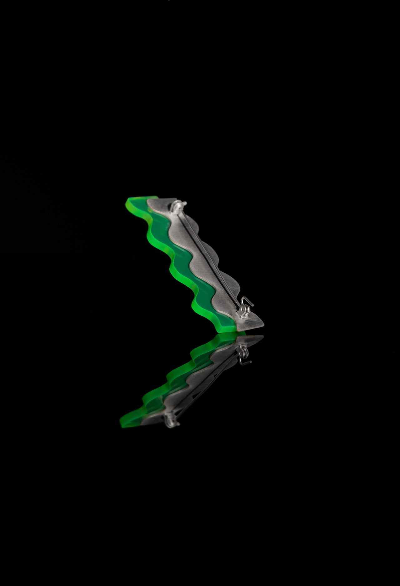 WAVY BROOCH