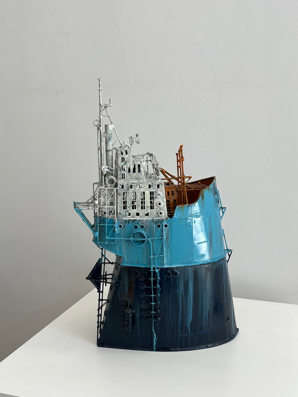 METALLIC BOAT
