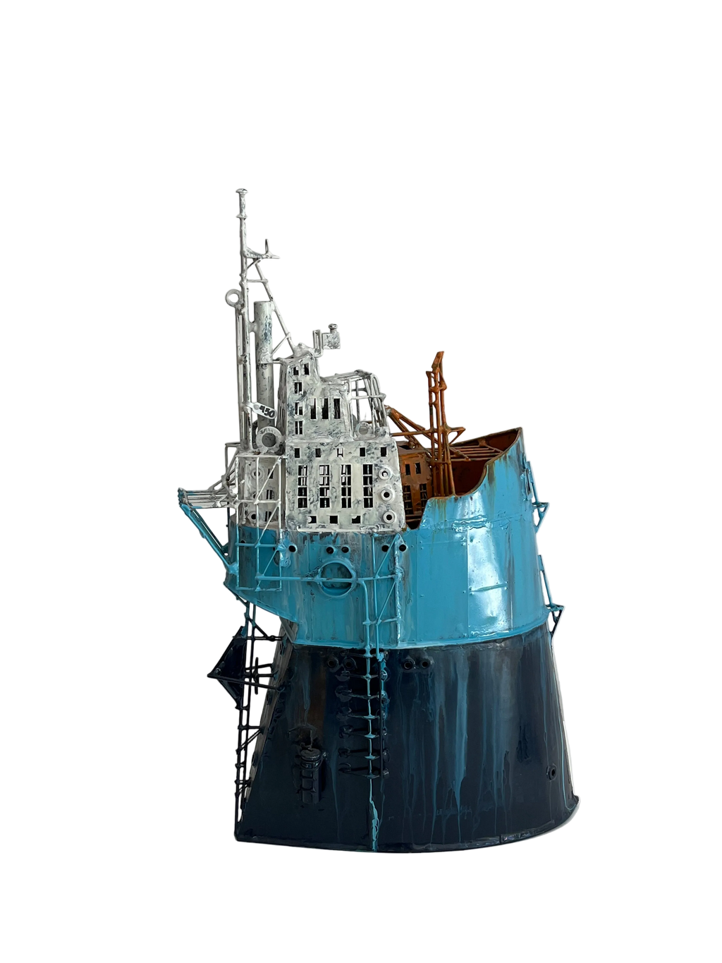 METALLIC BOAT WITH LIGHT