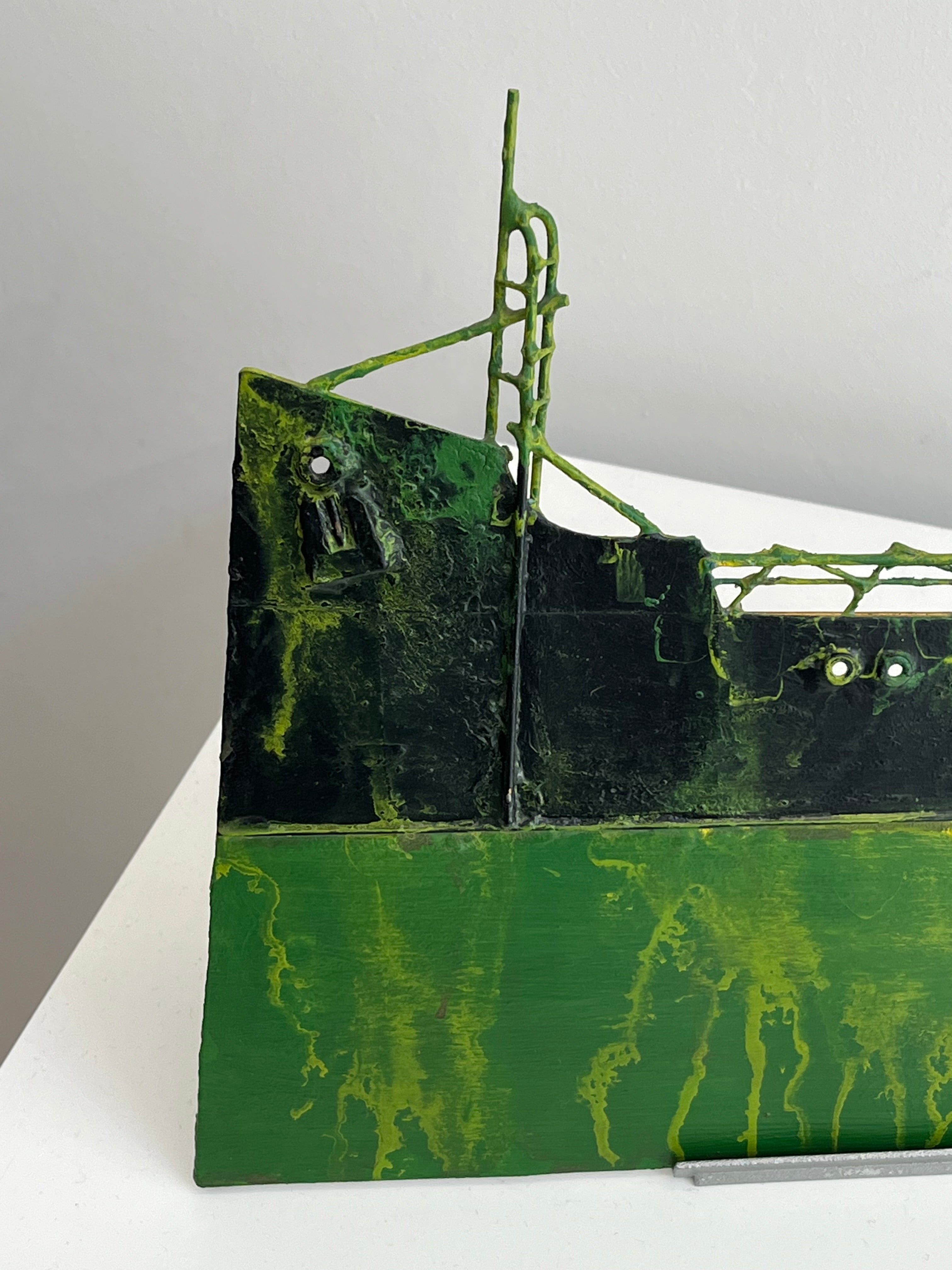 METALLIC BOAT