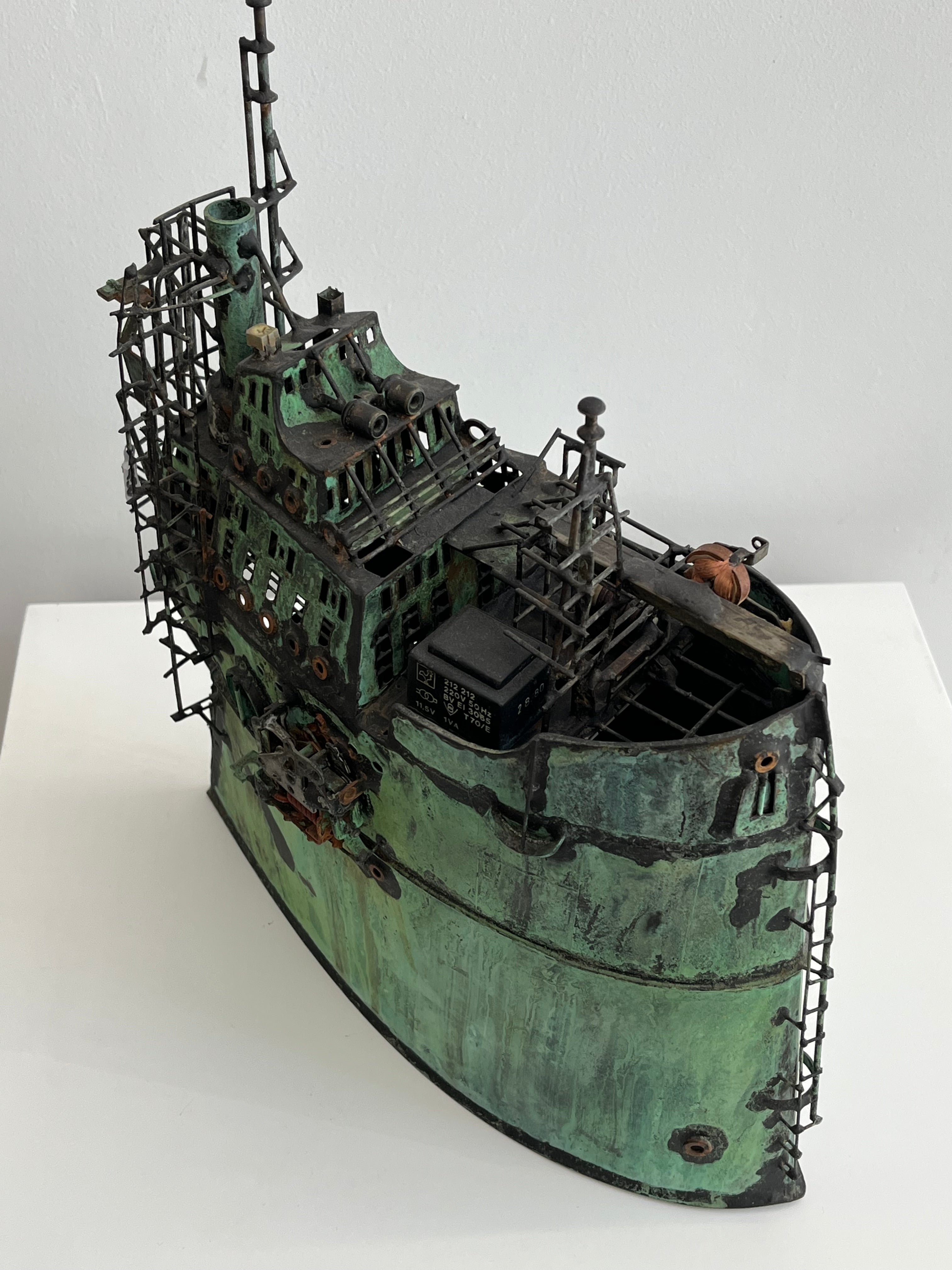 METALLIC BOAT