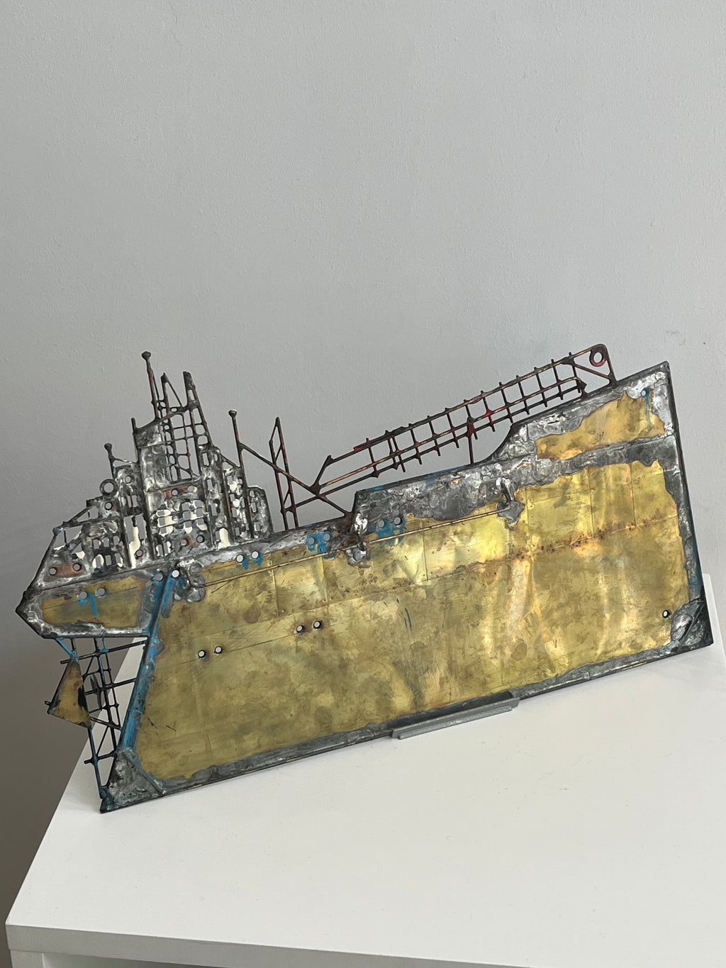 METALLIC BOAT