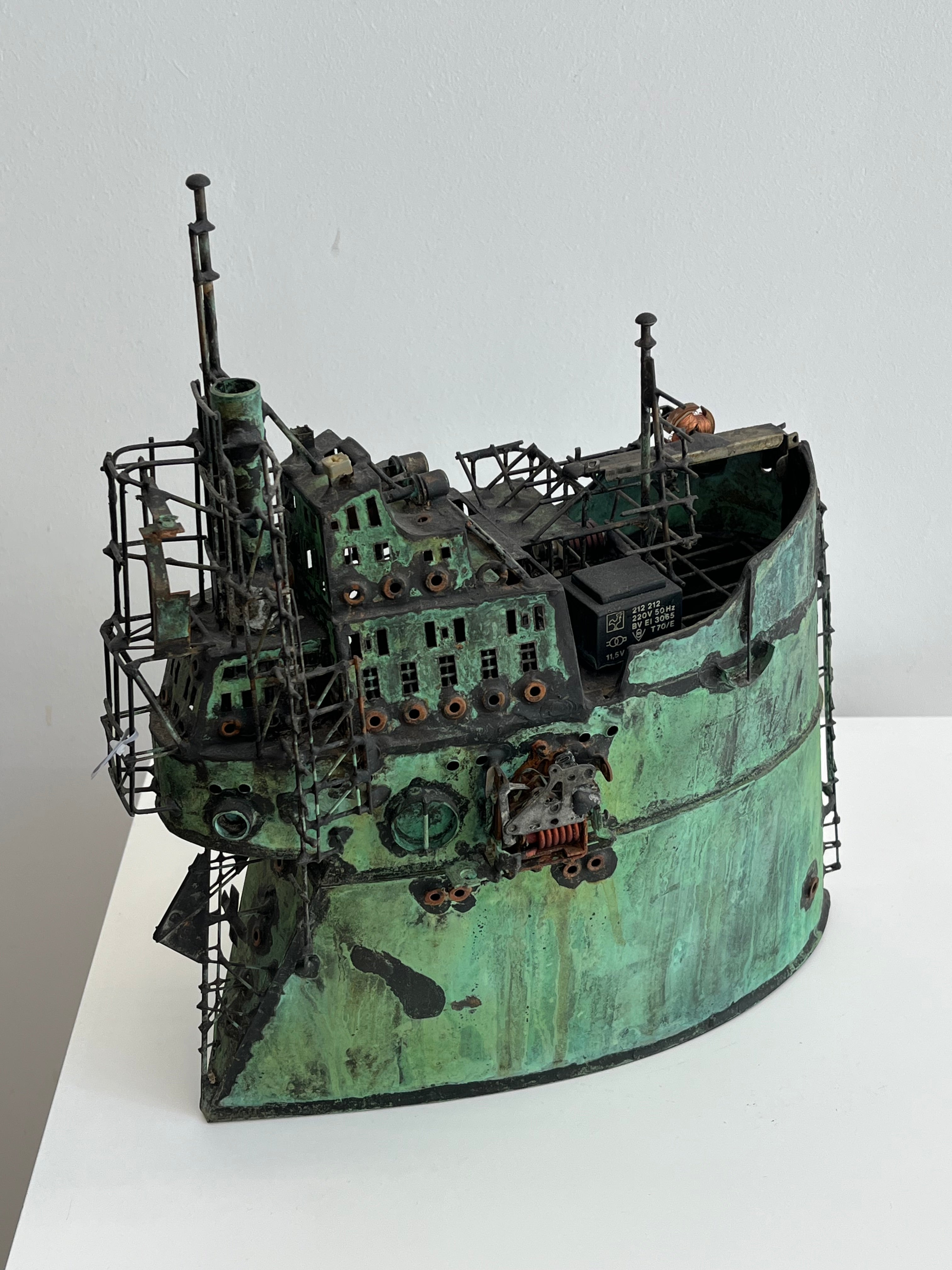 METALLIC BOAT