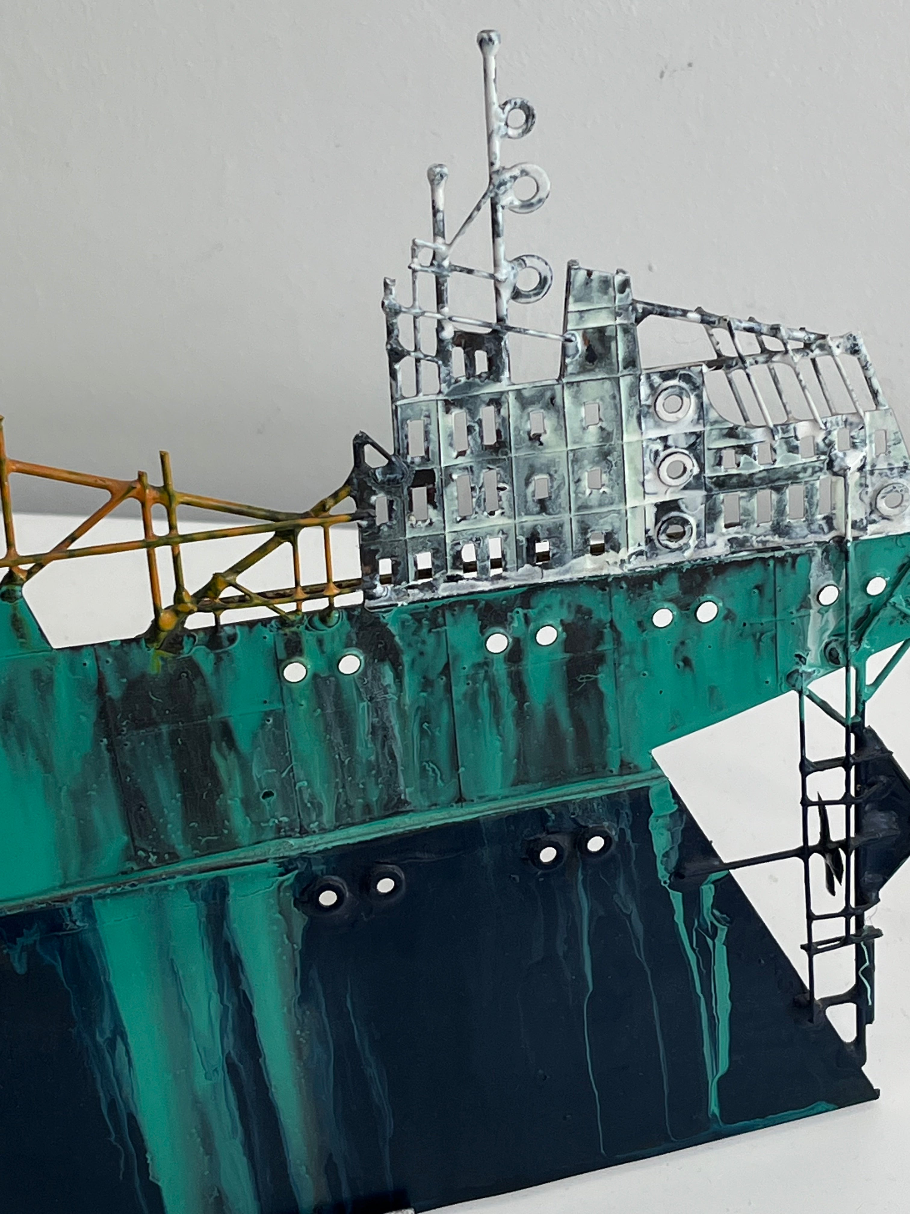 METALLIC BOAT