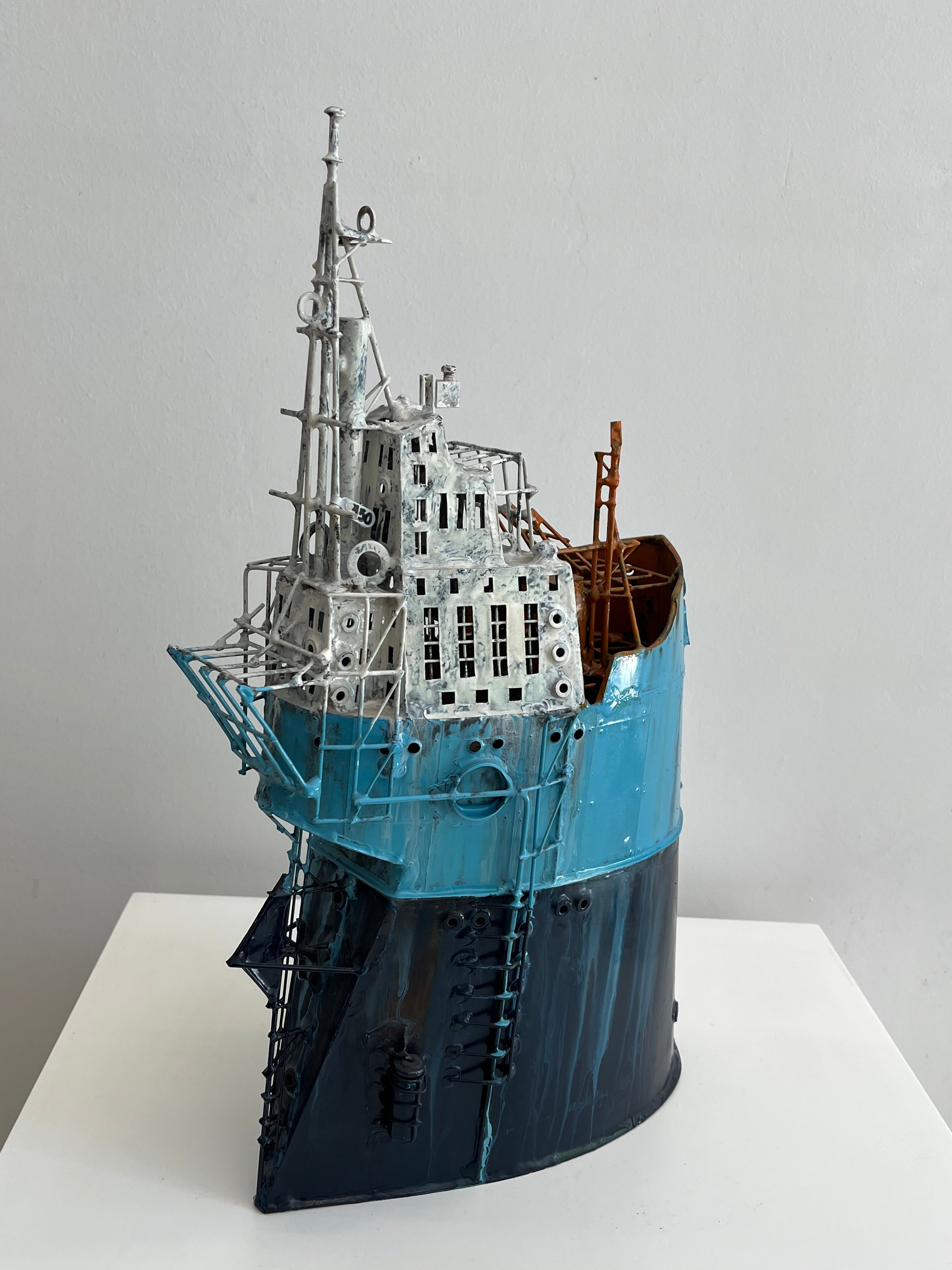 METALLIC BOAT