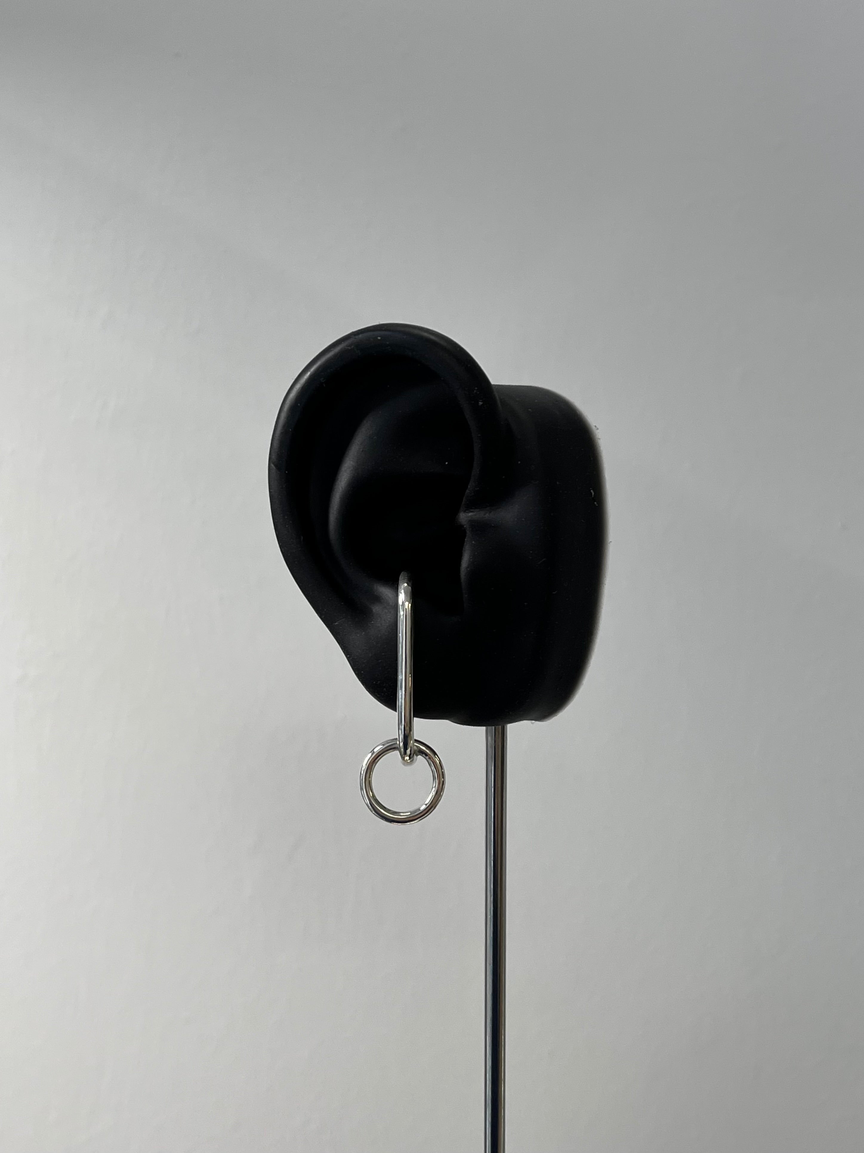 LINEAR LOOP EARRINGS