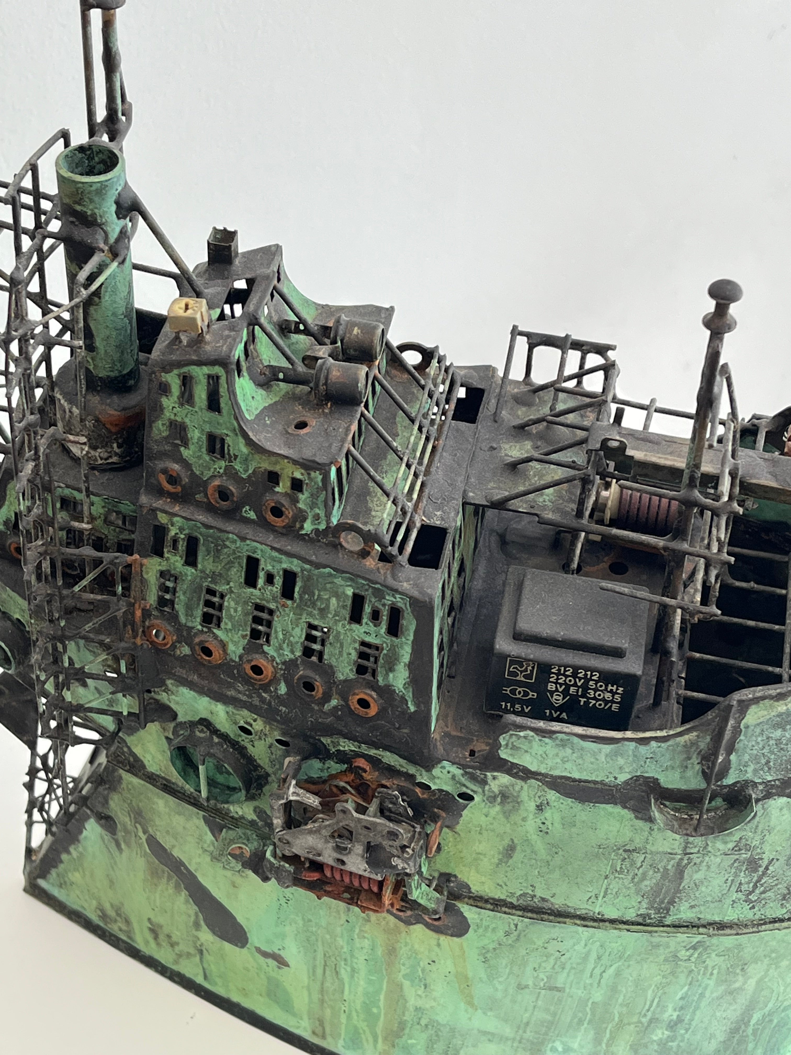 METALLIC BOAT