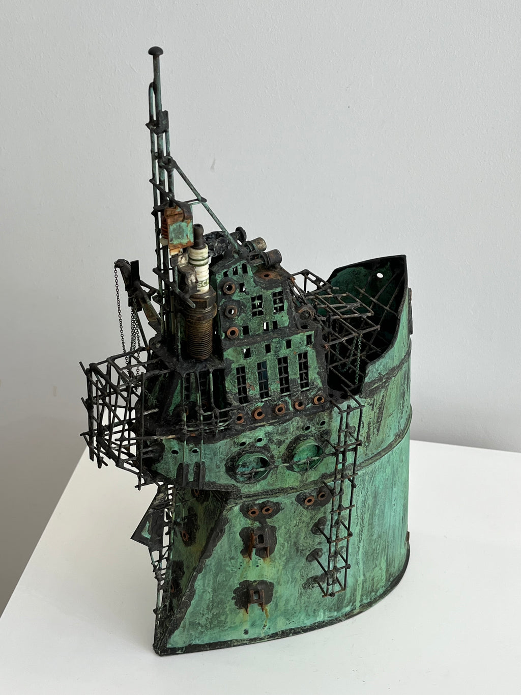 METALLIC BOAT