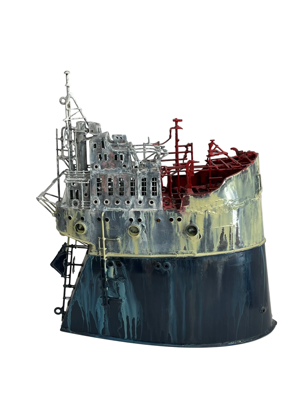 METALLIC BOAT WITH LIGHT