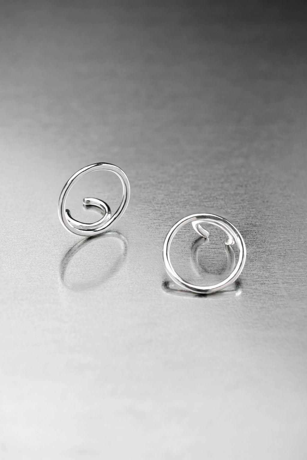 CIRCLE EAR CUFF