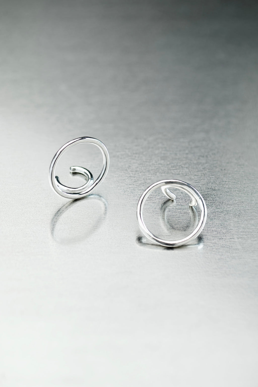 CIRCLE EAR CUFF
