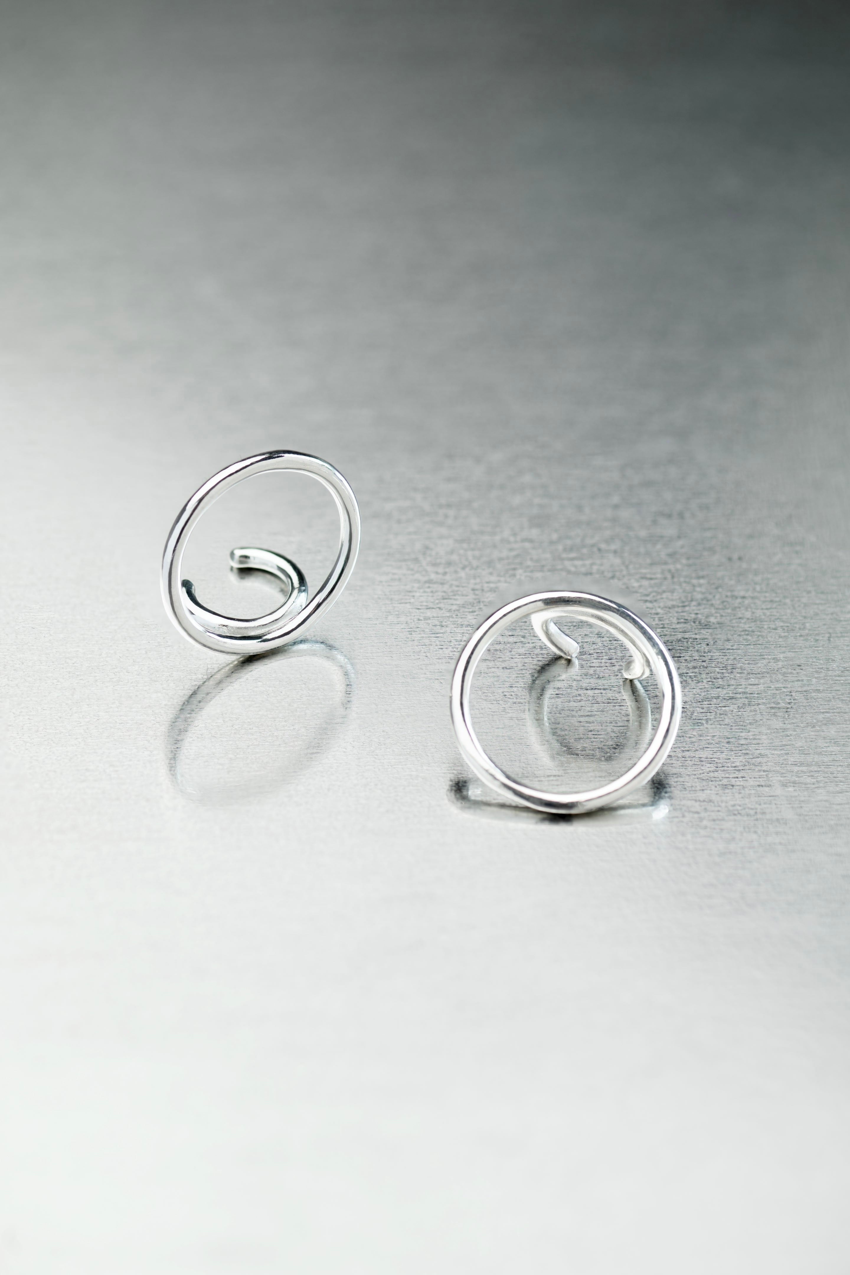 CIRCLE EAR CUFF