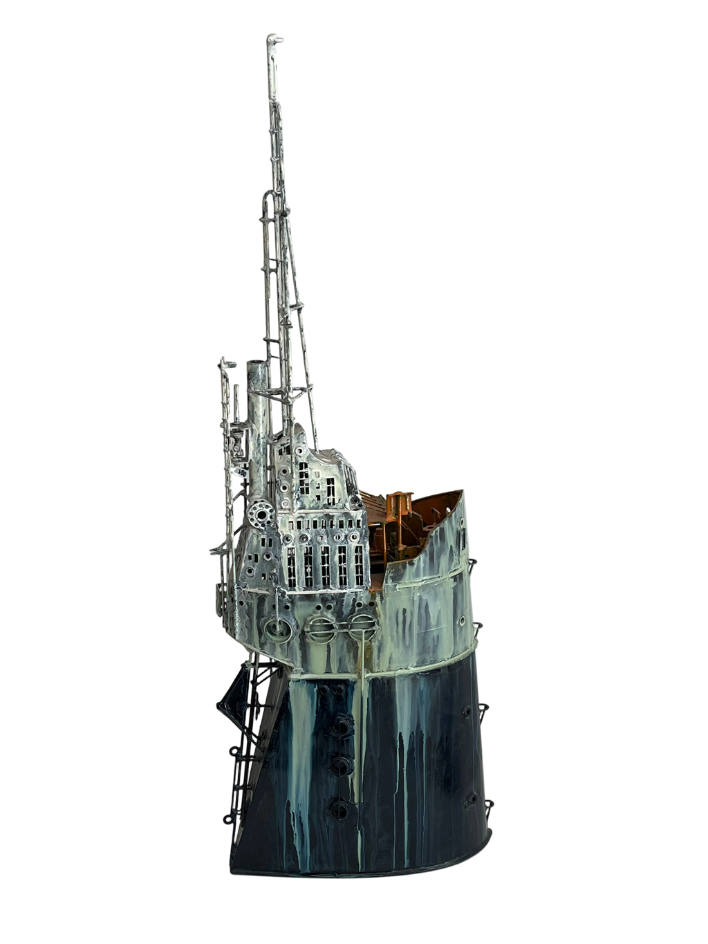 METALLIC BOAT WITH LIGHT