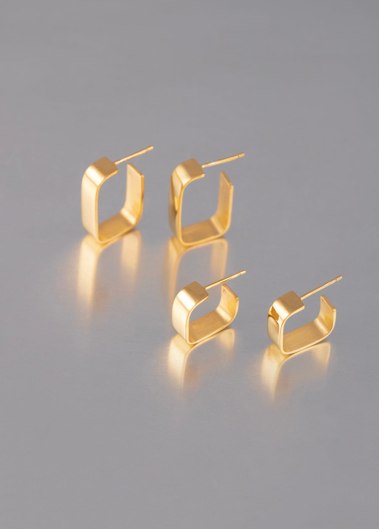 SQUARE EARRINGS GOLD