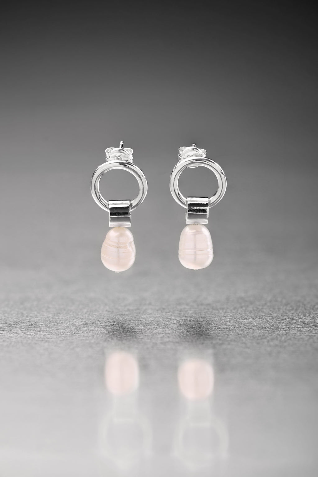 CIRCULAR PEARL EARRINGS