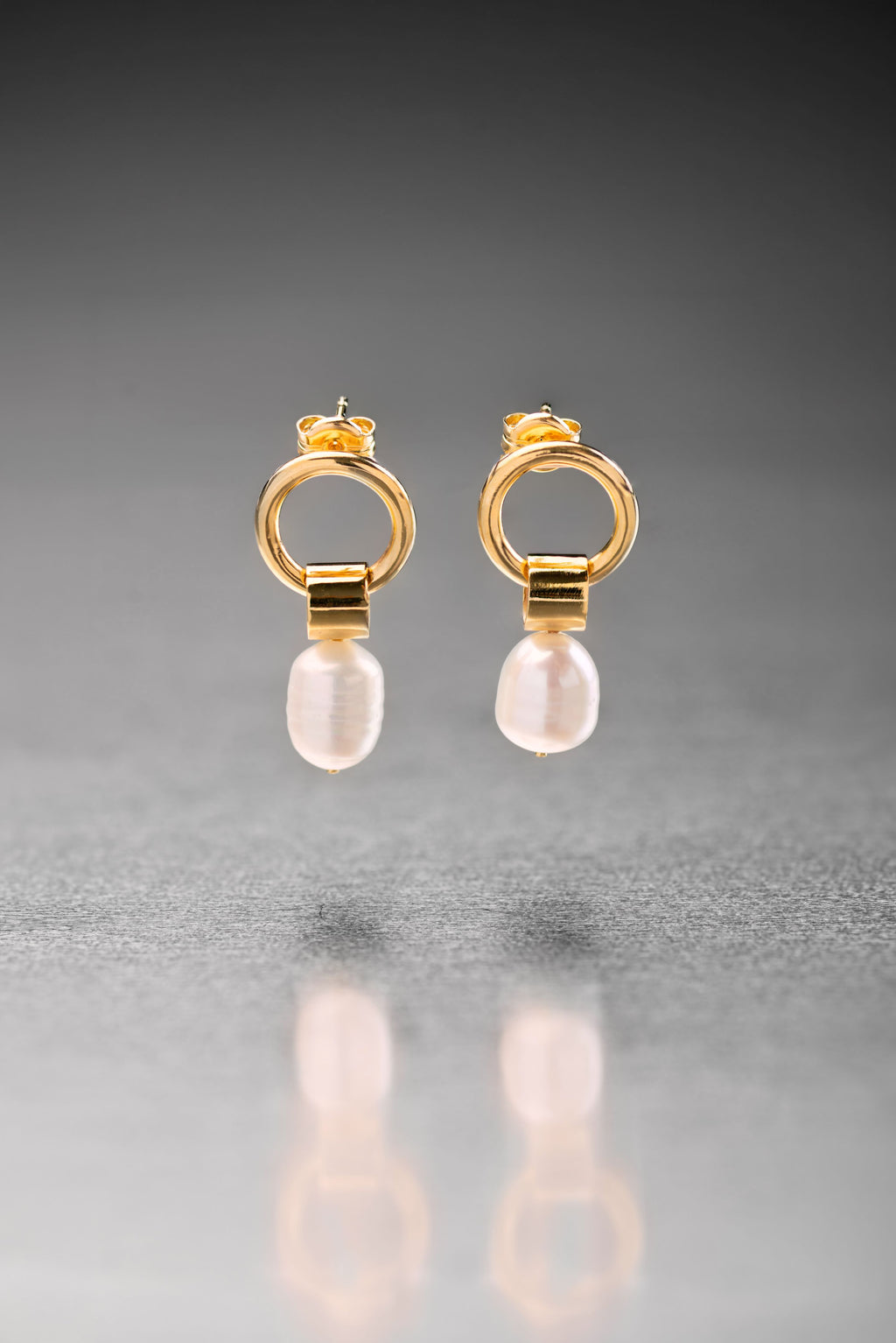 CIRCULAR PEARL EARRINGS