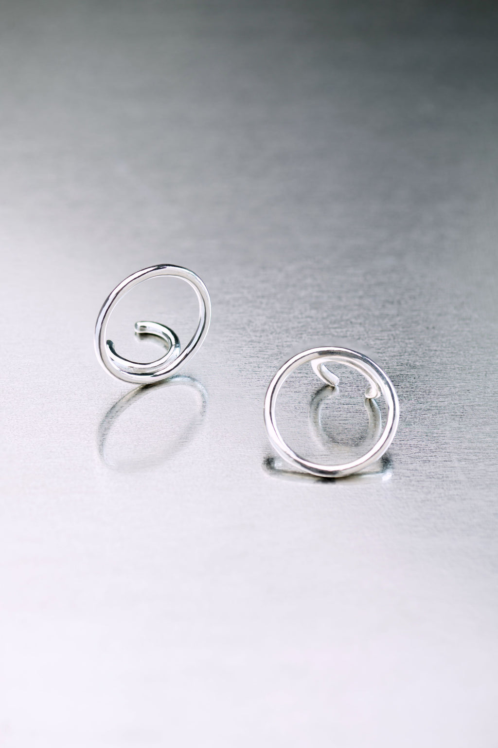 CIRCLE EAR CUFF
