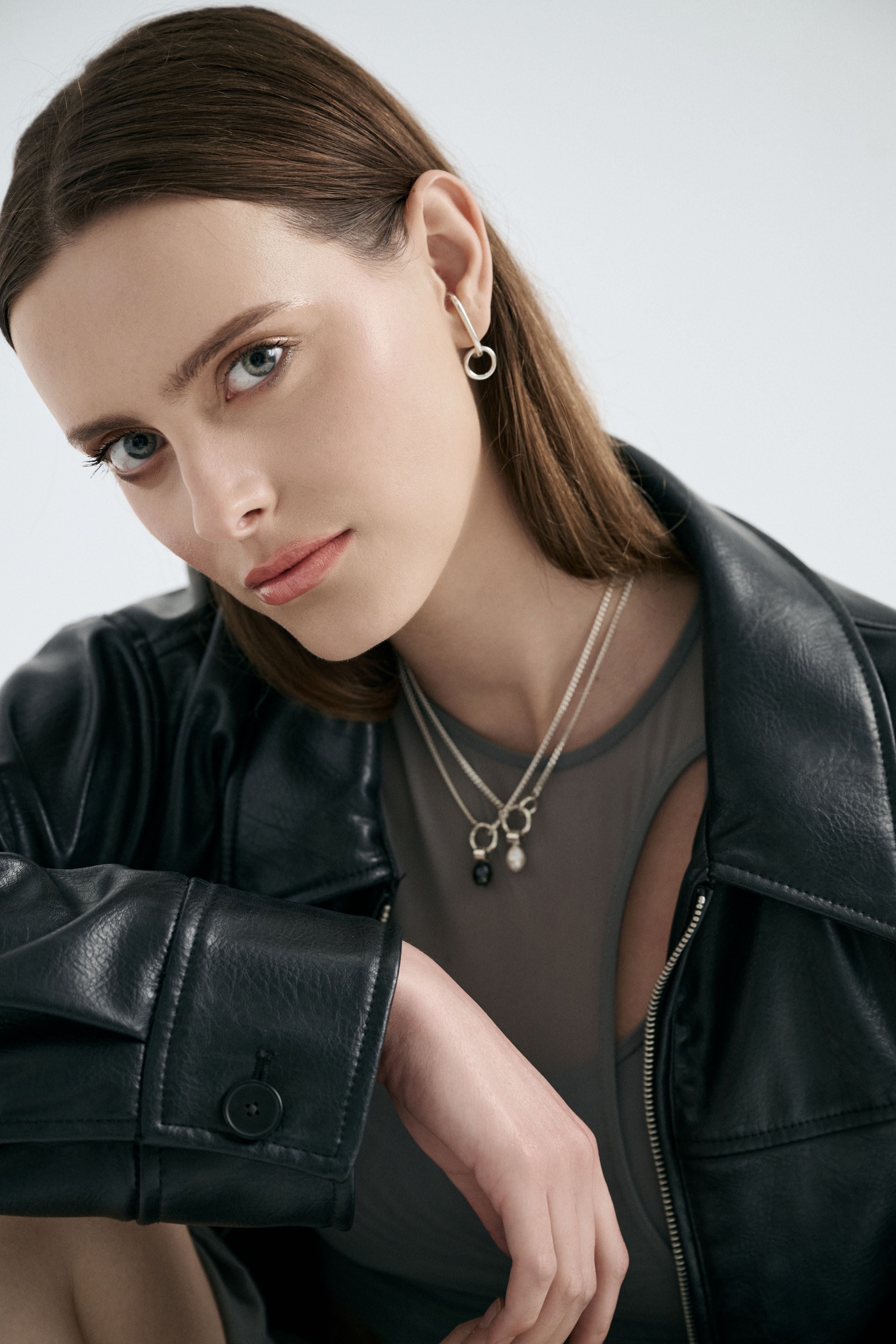 LINEAR LOOP EARRINGS