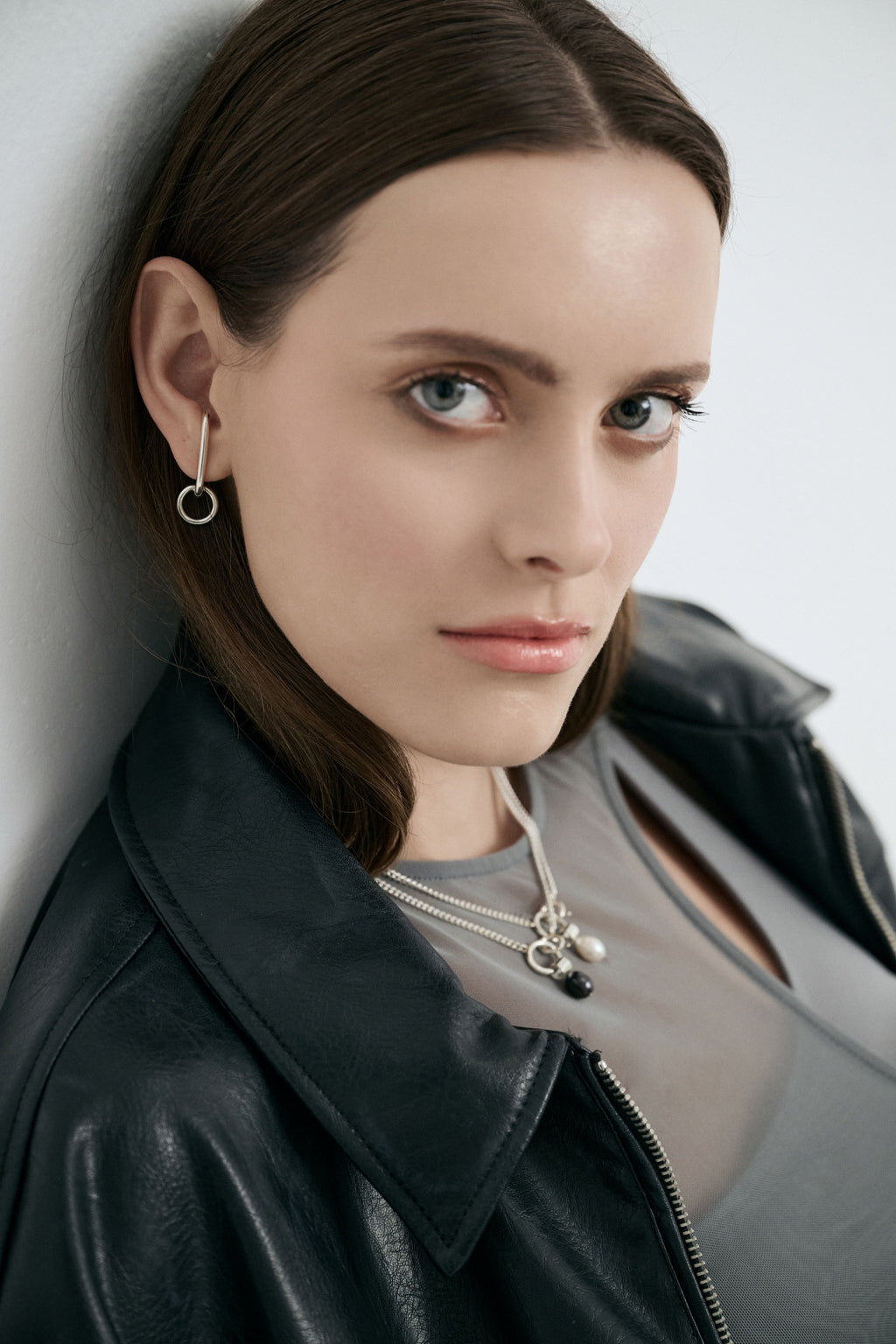 LINEAR LOOP EARRINGS