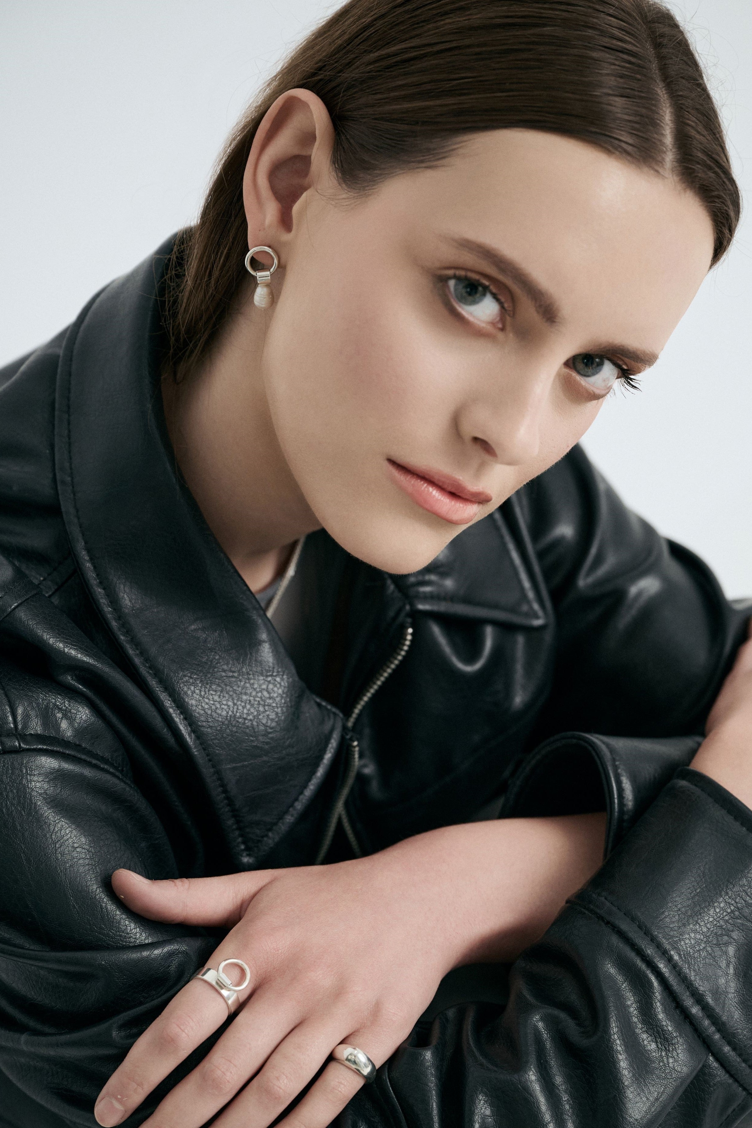 CIRCULAR PEARL EARRINGS