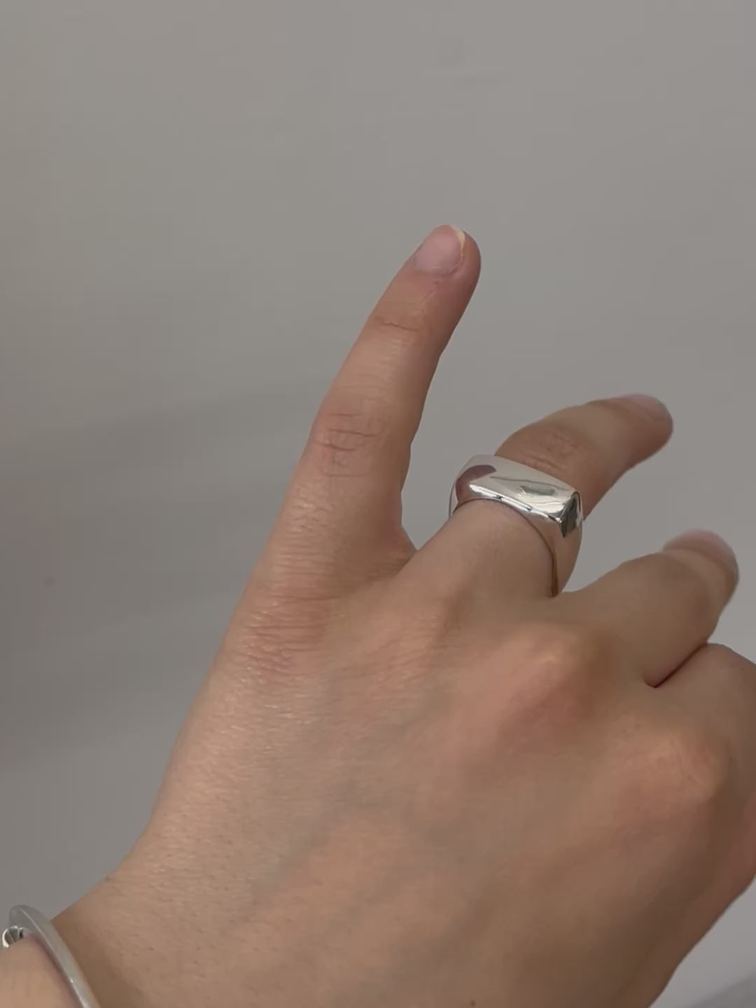 BOLD SQUARE RING